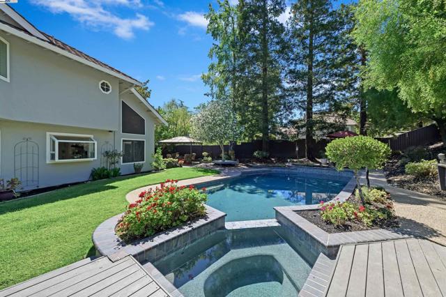 3338 Marsh Hawk Court, Pleasanton CA: https://media.crmls.org/mediaz/d6f45451-f729-4b15-b064-783a9633bfa9.jpg