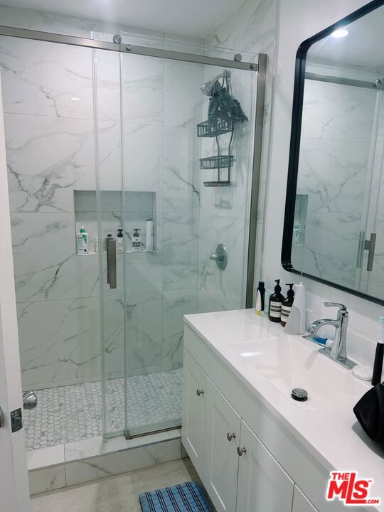 348 South Rexford Drive, 4 photo 10