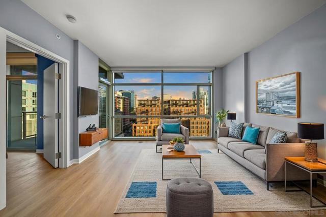 800 The Mark Ln, San Diego CA: https://media.crmls.org/mediaz/d6f4dcf7-2100-4e6a-ac3d-ae3570b9a69b.jpg