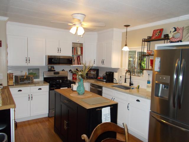 38703 Desert Greens E Drive, Palm Desert CA: https://media.crmls.org/mediaz/d6f4fad6-3a64-401e-8f7c-47273d04ddb5.jpg