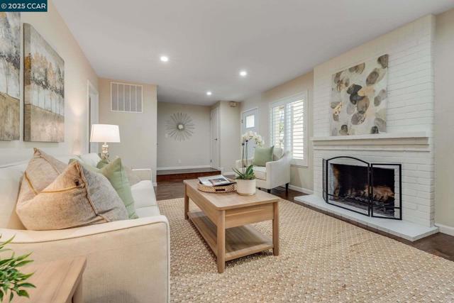1105 Westmoreland Circle, Walnut Creek CA: https://media.crmls.org/mediaz/d6f602f6-9863-4c88-9541-25c20e15692c.jpg