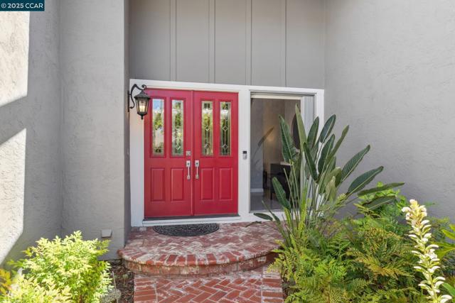 3245 Newport Court, Walnut Creek CA: https://media.crmls.org/mediaz/d6f64d86-88be-4d42-a9dd-c039d5496958.jpg