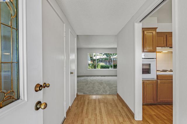 844 Wall St, Livermore CA: https://media.crmls.org/mediaz/d6f6947b-9ec6-4c56-8d8b-2be1cf4d2a98.jpg