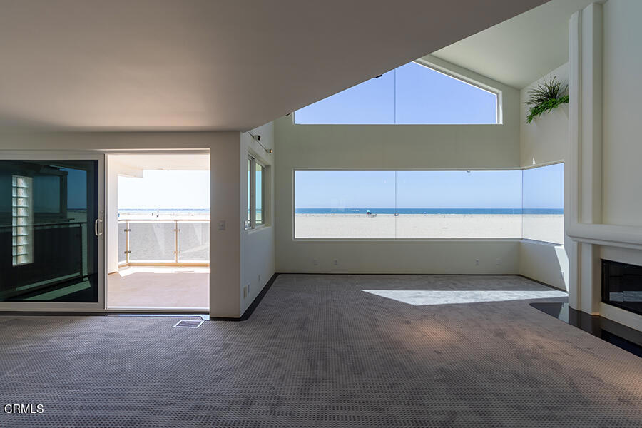 https://media.crmls.org/mediaz/d6f6b574-58ed-4646-b7ab-5d4386b0dc1a.jpg?preset=X-Large