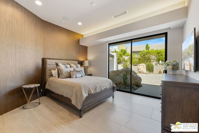 1 Sterling Ridge Drive, Rancho Mirage CA: https://media.crmls.org/mediaz/d6f6f670-0825-4046-b9cf-eef95bb8f57b.jpg