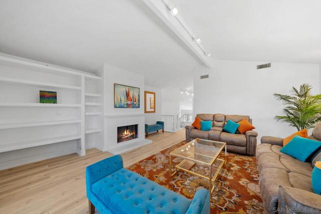 17221 Cloudcroft Dr, Poway CA: https://media.crmls.org/mediaz/d6f75747-f2de-4266-998f-0eb3d10cbb09.jpg