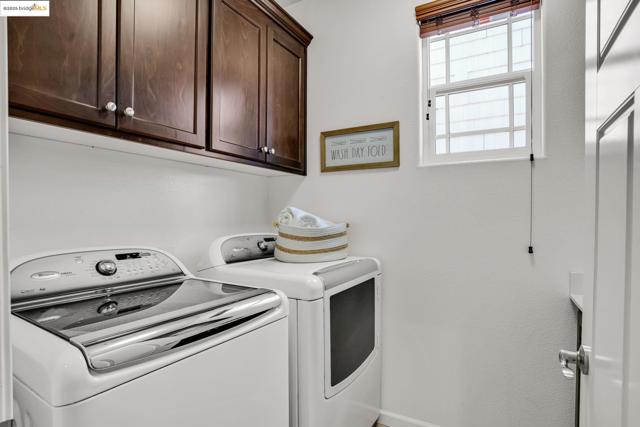 1623 Fortmann Way, Alameda CA: https://media.crmls.org/mediaz/d6f768e2-97d8-4732-a0ee-d1645c71f16e.jpg