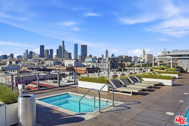 530 S Hewitt Street, Los Angeles CA: https://media.crmls.org/mediaz/d6f81d88-d769-4bf6-8ac8-e02b005bad92.jpg