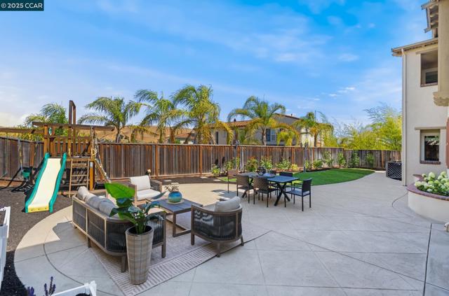 206 Glory Lily Ct, San Ramon CA: https://media.crmls.org/mediaz/d6f8b2ae-c171-4f97-a765-7ec303670644.jpg