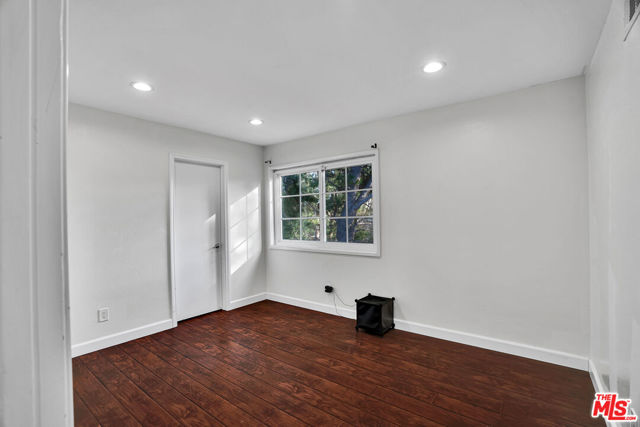 11158 Newcastle Avenue, Granada Hills CA: https://media.crmls.org/mediaz/d6f991b6-4a89-4509-a744-fcb3f4676c42.jpg