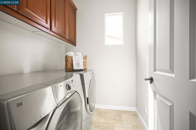 2371 Magnolia Bridge Dr, San Ramon CA: https://media.crmls.org/mediaz/d6f9a4a0-6079-4bc0-8795-20b01953573f.jpg