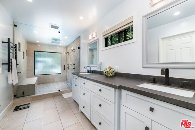 1865 El Monte Drive, Thousand Oaks CA: https://media.crmls.org/mediaz/d6f9a711-7578-4ee7-9a01-8683f9e9bebd.jpg