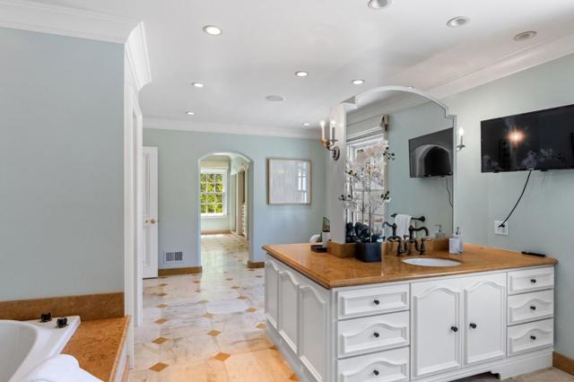 Image 69 of 133 For 2181 Parkside Avenue