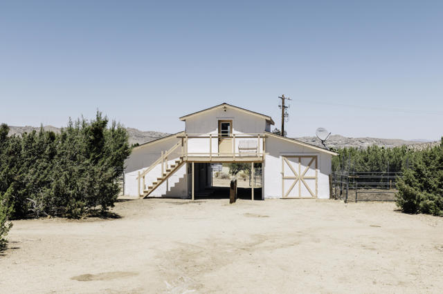 8837 Hardesty Drive Drive, Yucca Valley CA: https://media.crmls.org/mediaz/d6fa60bd-19b1-43c8-a2ee-12c3d28caa63.jpg