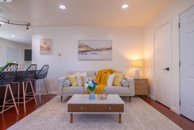27830 Thackeray Ave, Hayward CA: https://media.crmls.org/mediaz/d6fb1ff9-7d46-4c81-816e-13bf814ea58f.jpg