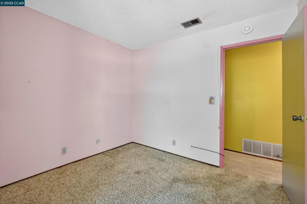 https://media.crmls.org/mediaz/d6fb6aac-15c6-49ef-95d4-aeacb87a3752.jpg?preset=X-Large