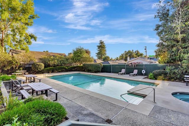323 Broadway, Santa Cruz CA: https://media.crmls.org/mediaz/d6fba114-102b-4172-80ff-5c9cdfc424a0.jpg