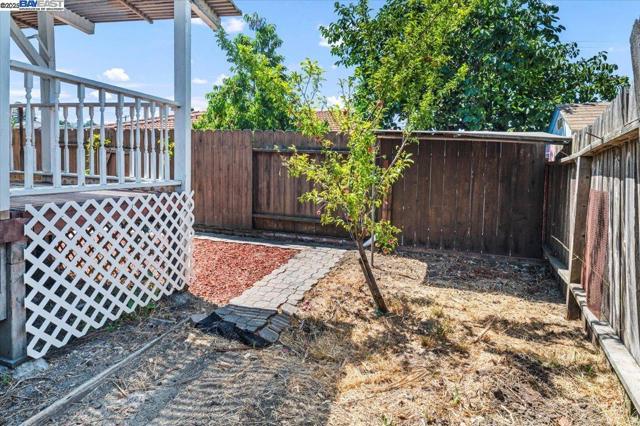 4095 Robin Ln, Castro Valley CA: https://media.crmls.org/mediaz/d6fbc26a-eda0-4d7f-a49d-33de09682900.jpg