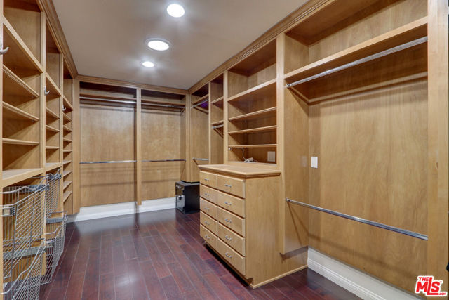 16314 Meadowridge Road, Encino CA: https://media.crmls.org/mediaz/d6fc5a39-0730-42d3-ae73-797c0b3d89a3.jpg