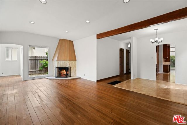 1018 Wellesley Avenue, Los Angeles CA: https://media.crmls.org/mediaz/d6fc5a6a-d9eb-47e0-9767-53f422cc0dde.jpg
