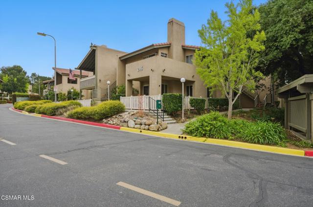 245 Oakleaf Drive, Thousand Oaks CA: https://media.crmls.org/mediaz/d6fca1c6-924e-42cb-a0bf-d8b1a71b2327.jpg