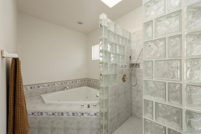 9977 Cristobal Dr, Spring Valley CA: https://media.crmls.org/mediaz/d6fcdcbf-38aa-49a7-b8c5-f5147ece0026.jpg
