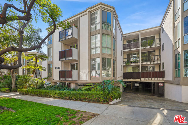8530 Holloway Drive, West Hollywood CA: https://media.crmls.org/mediaz/d6fd0731-dbf9-45ab-982b-e28f26448db4.jpg
