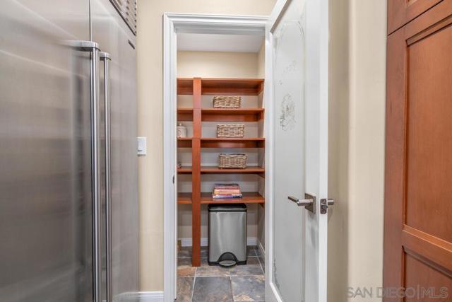 814 Kingston Ct, San Diego CA: https://media.crmls.org/mediaz/d6fd0922-b66e-4723-8010-6236be302711.jpg