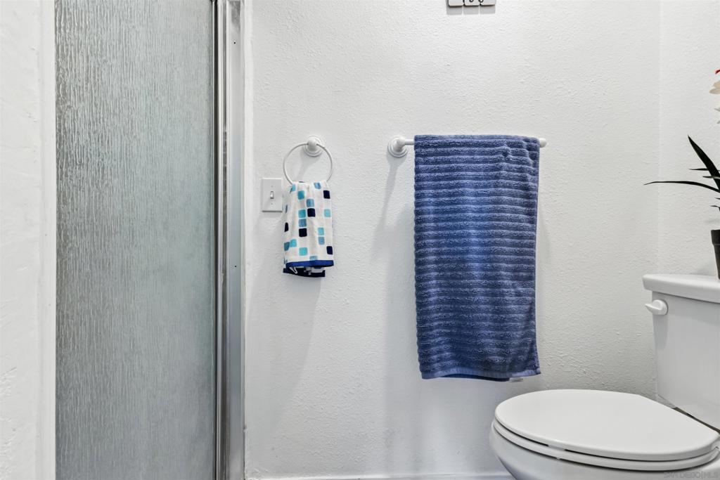 https://media.crmls.org/mediaz/d6fd12ae-e1db-47f7-a1bf-62ba27f70317.jpg?preset=X-Large