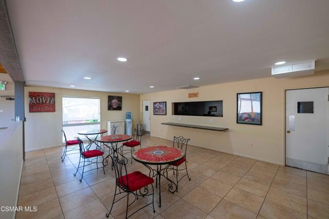 460 Arbor Lane Court, Thousand Oaks CA: https://media.crmls.org/mediaz/d6fe9e73-25e8-4848-adb3-a56c1ce2ea93.jpg