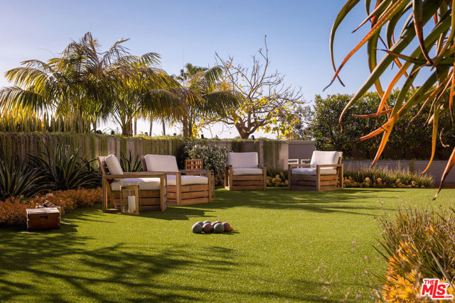 8420 W Sunset Boulevard, West Hollywood CA: https://media.crmls.org/mediaz/d6ff30e3-3e23-4042-86b1-61652cc6b59b.jpg