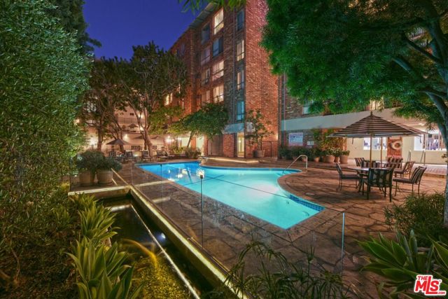 1440 Veteran Avenue, Los Angeles CA: https://media.crmls.org/mediaz/d6ffe6c3-a55f-4666-b267-182db1994176.jpg