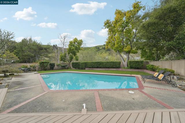 Image 34 of 44 For 34 Sherwood Ct