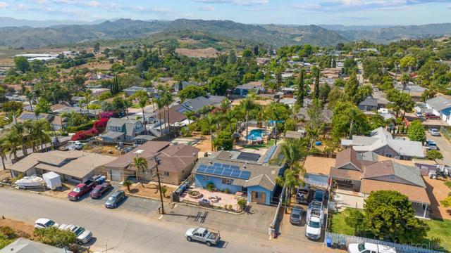 124 E View St, Fallbrook CA: https://media.crmls.org/mediaz/d7001d28-45f3-4e8a-9e69-3b1fe5095857.jpg