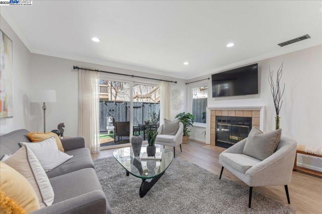 968 Huntington Terrace, Fremont CA: https://media.crmls.org/mediaz/d7002739-226f-48fe-b973-be270e4bfc81.jpg
