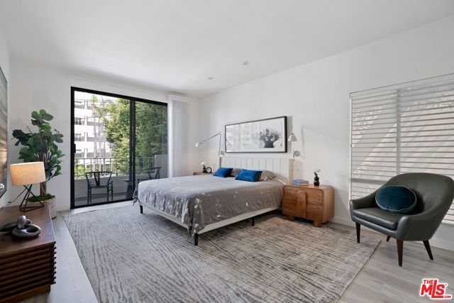 1140 Alta Loma Road, West Hollywood CA: https://media.crmls.org/mediaz/d7006837-8849-4db7-8378-92eedb5490cb.jpg