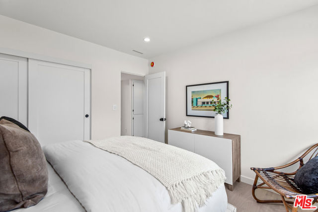4715 La Villa Marina, Marina del Rey CA: https://media.crmls.org/mediaz/d700d136-2a1a-450f-82c2-60e853e4eb6f.jpg