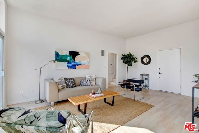1045 N Ardmore Avenue, Los Angeles CA: https://media.crmls.org/mediaz/d7017aa5-d507-4c67-a475-7a9bf184d434.jpg