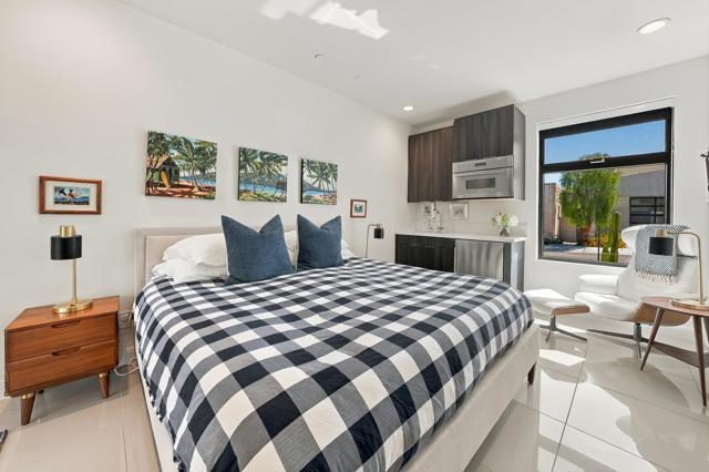 160 Obsidian Loop N, Palm Springs, CA 92264