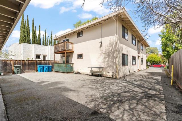 1172 Clinton Street, Redwood City CA: https://media.crmls.org/mediaz/d703151f-752d-448d-83f3-48d7ffd5619e.jpg