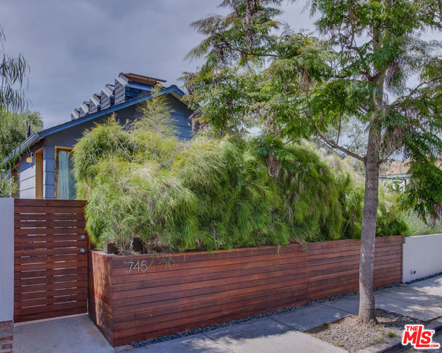745 Navy Street, Santa Monica CA: https://media.crmls.org/mediaz/d7031e29-9a1f-4f74-943e-3649b2db5ab3.jpg