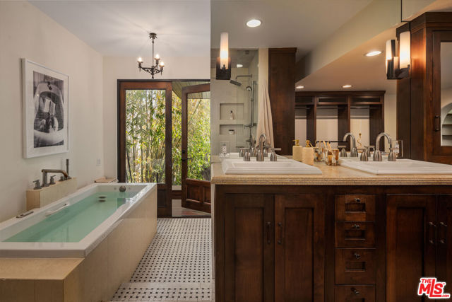 2444 Lyric Avenue, Los Angeles CA: https://media.crmls.org/mediaz/d7036f4e-2b30-4281-a1ad-bdbb5409be50.jpg