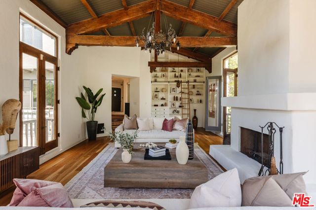 463 N Greencraig Road, Los Angeles CA: https://media.crmls.org/mediaz/d7038431-be0c-4c6d-9999-59574627d4da.jpg
