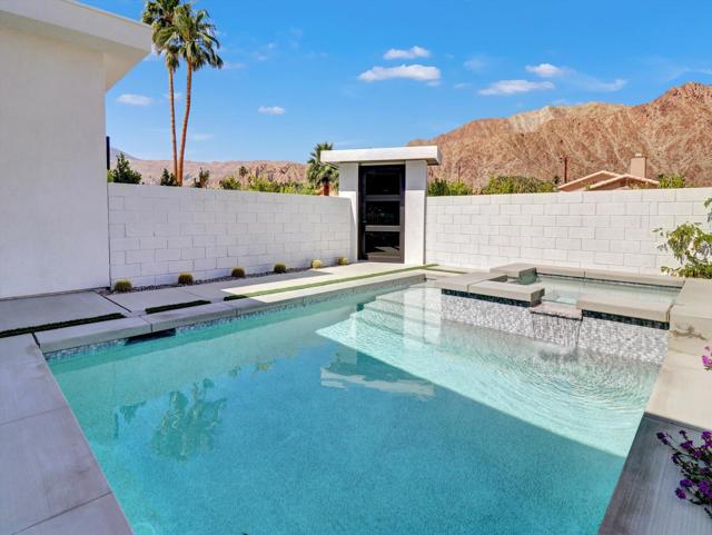 52120 Avenida Alvarado, La Quinta CA: https://media.crmls.org/mediaz/d70474bc-c41a-49c9-8b19-a17b8c01cd42.jpg