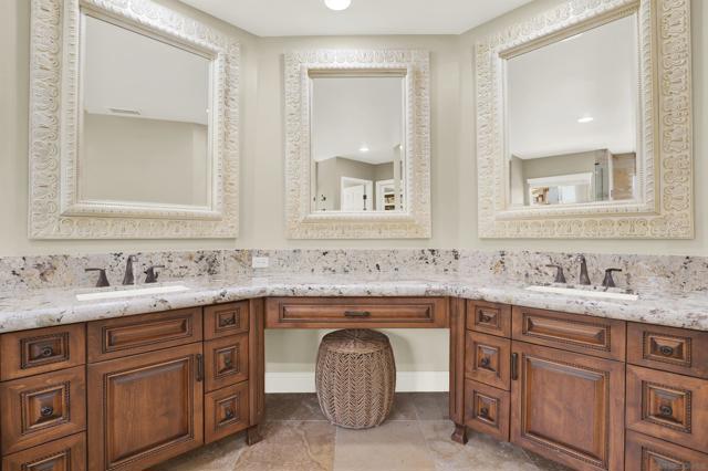 1033 1035 Summit Trl, Escondido CA: https://media.crmls.org/mediaz/d7049c97-3769-4d63-9166-854aa12ec38b.jpg