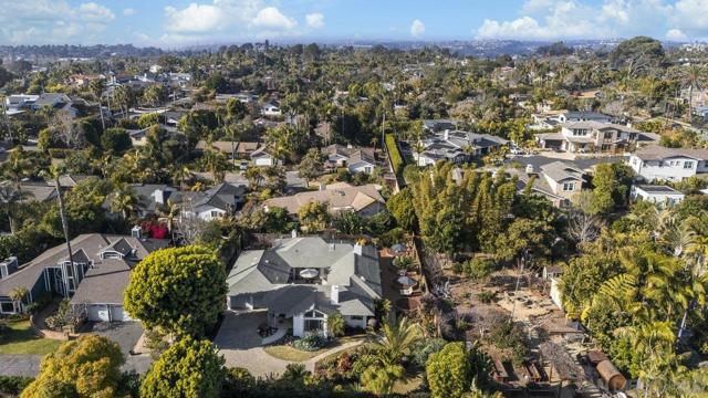 1059 Hymettus Ave, Encinitas CA: https://media.crmls.org/mediaz/d704a93e-b0af-4b40-85d7-16bb96604294.jpg