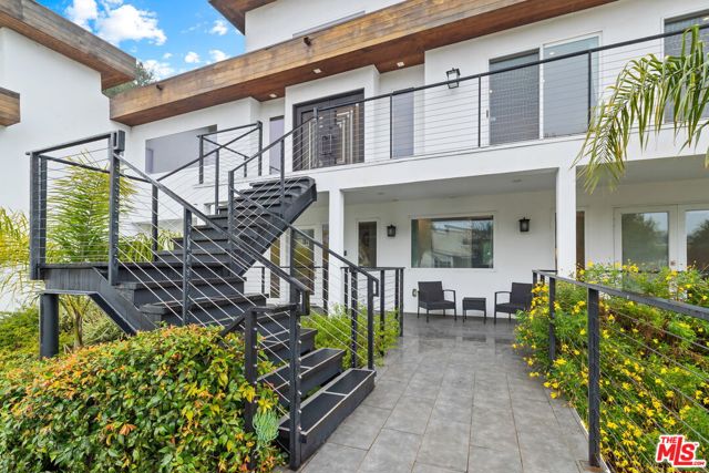 436 Levering Avenue, Los Angeles CA: https://media.crmls.org/mediaz/d704ab4b-89a4-4068-872f-8c7afe414d86.jpg