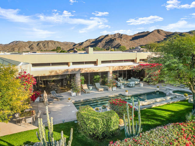 203 Kiva Drive, Palm Desert CA: https://media.crmls.org/mediaz/d705795a-541d-4ef0-a4d4-172910b82ede.jpg