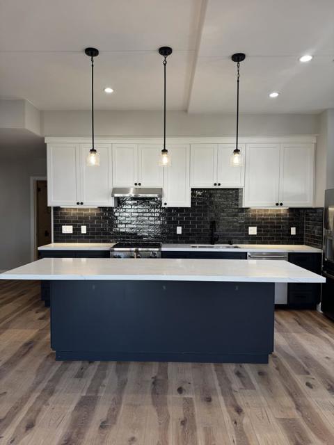 200 Sheridan Avenue, Palo Alto CA: https://media.crmls.org/mediaz/d705c65f-6a4f-489b-8770-0475bf57279a.jpg