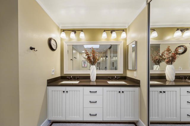 111 Juan Circle, Palm Desert CA: https://media.crmls.org/mediaz/d705e724-0e5e-40c4-9dae-8b5b0995489c.jpg